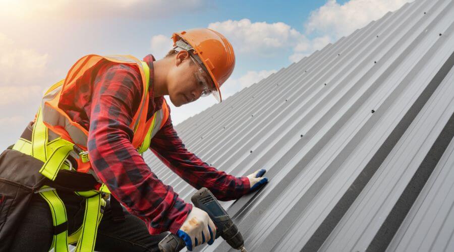Professional gutter cleaning in Leon, KS